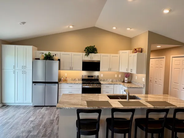 $319,900 | 732 Keller Drive, Dixon, IL 61021