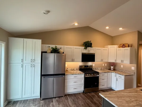 $319,900 | 732 Keller Drive, Dixon, IL 61021
