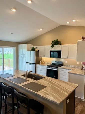$319,900 | 732 Keller Drive, Dixon, IL 61021