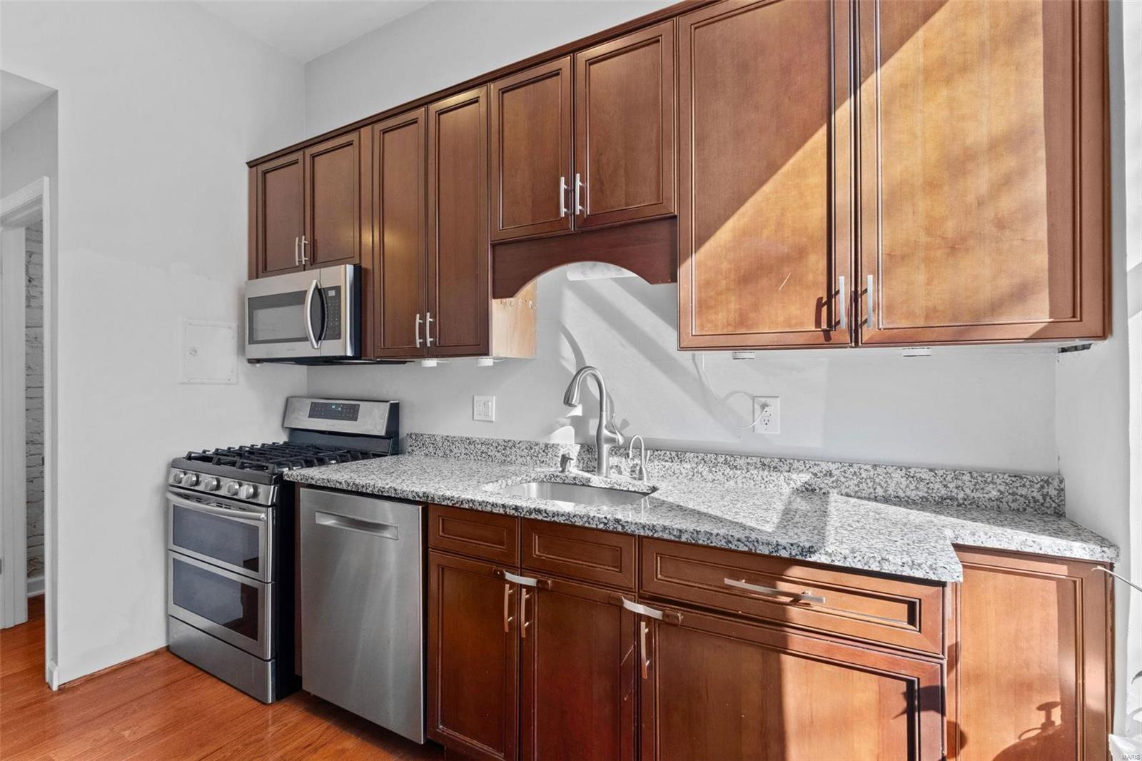 1806 Rutger Street St. Louis, MO 63104 - Photo 3 of 22 Gallery Image 3