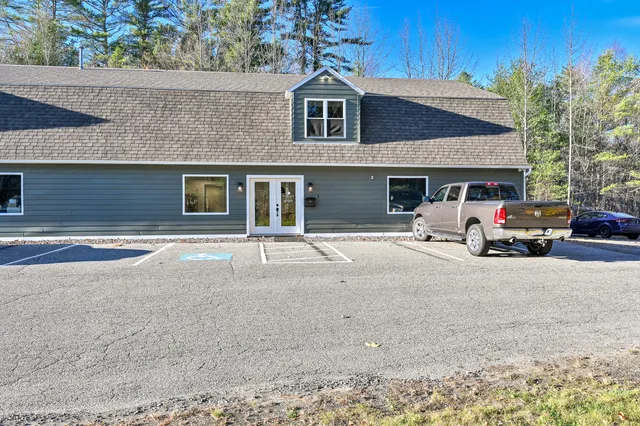 $859,999 | 675 Western Avenue, Manchester, ME 04351