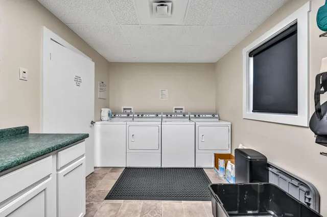 $859,999 | 675 Western Avenue, Manchester, ME 04351