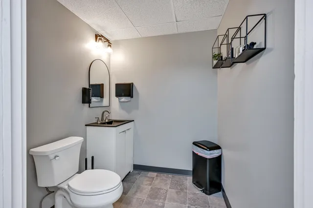 $859,999 | 675 Western Avenue, Manchester, ME 04351