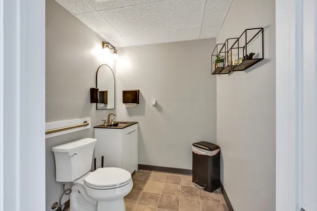 $859,999 | 675 Western Avenue, Manchester, ME 04351