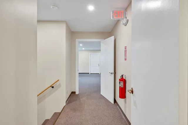 $859,999 | 675 Western Avenue, Manchester, ME 04351