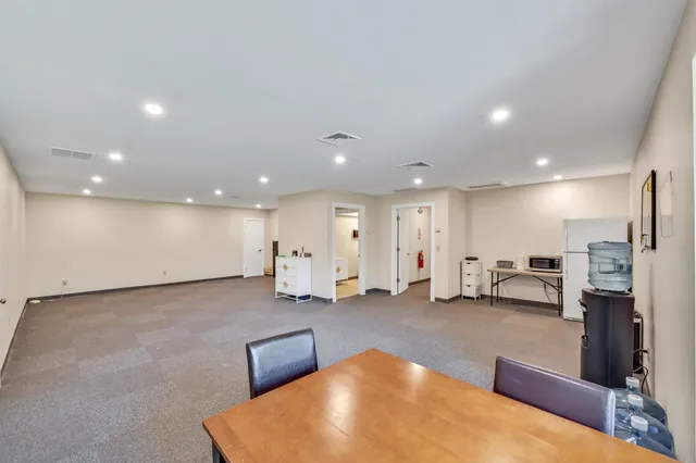 $859,999 | 675 Western Avenue, Manchester, ME 04351