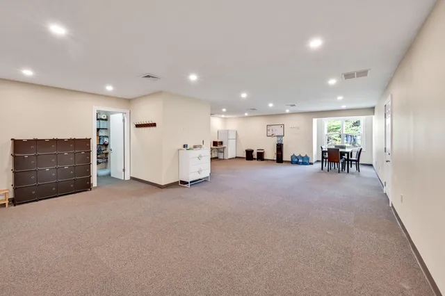 $859,999 | 675 Western Avenue, Manchester, ME 04351