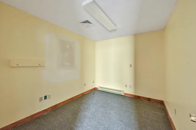 $859,999 | 675 Western Avenue, Manchester, ME 04351