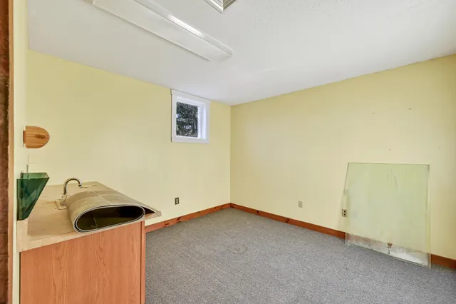 $859,999 | 675 Western Avenue, Manchester, ME 04351