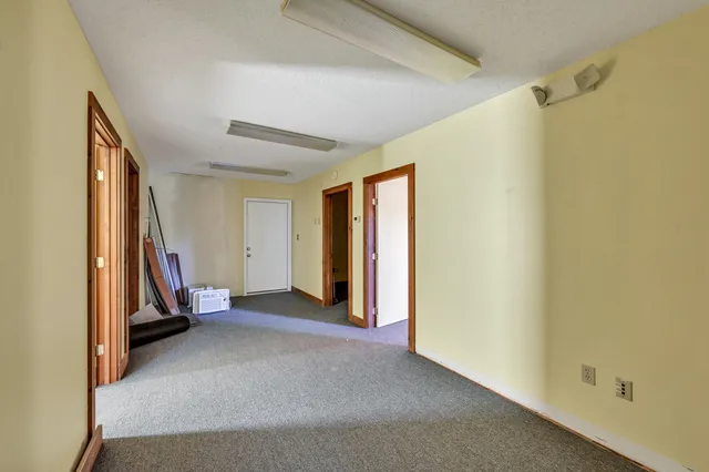 $859,999 | 675 Western Avenue, Manchester, ME 04351