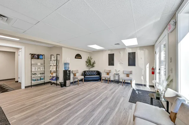 $859,999 | 675 Western Avenue, Manchester, ME 04351