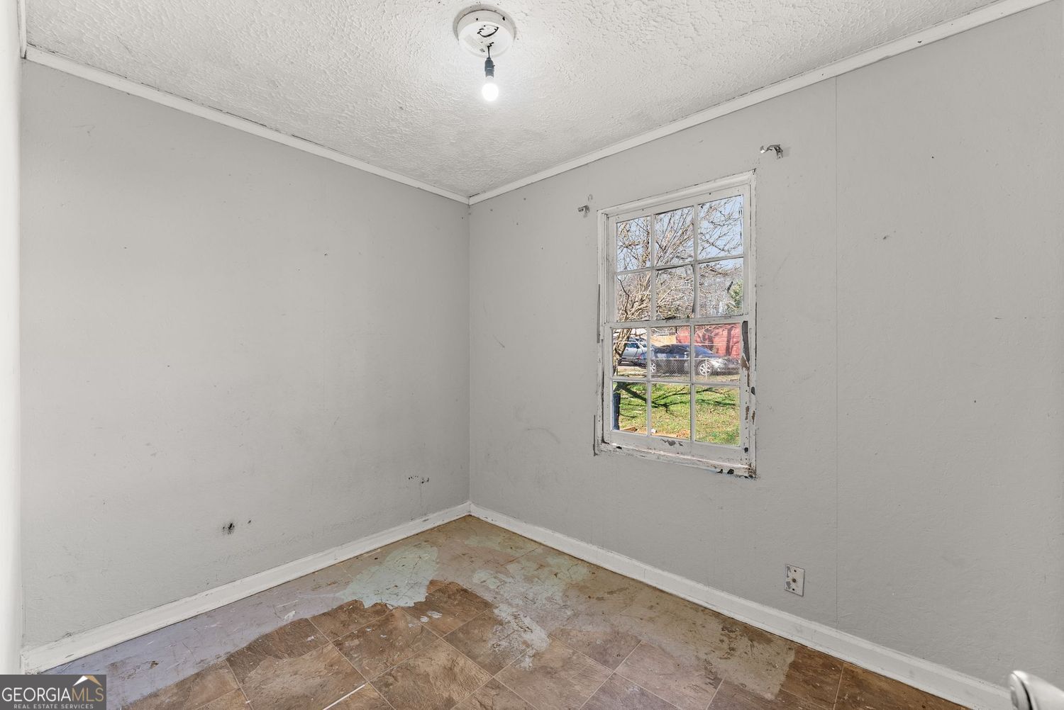 2346 4th Street Gainesville, GA 30504 - Photo 13 of 36 an empty room with window