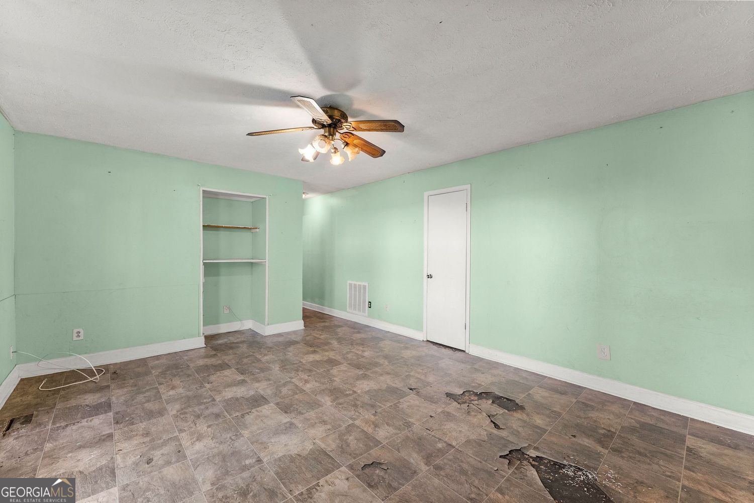 2346 4th Street Gainesville, GA 30504 - Photo 9 of 36 an empty room with closet and windows