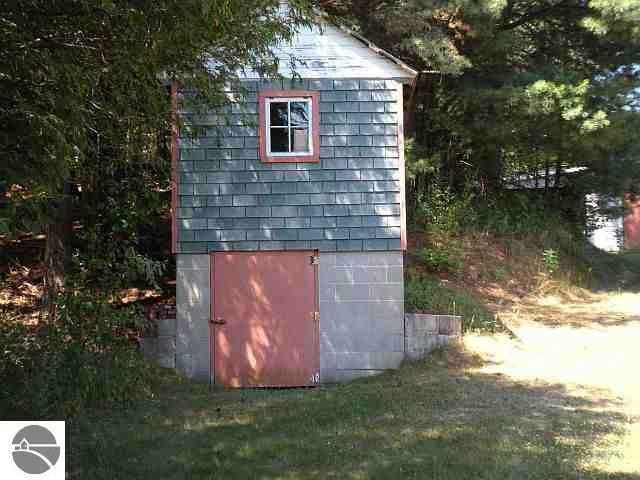 8494 South Schomberg Road Cedar, MI 49621 - Photo 4 of 53 1797825-3.JPG