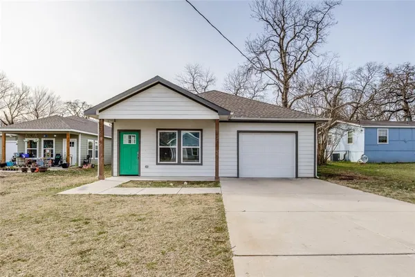 $229,900 | 924 West Collins Street, Denison, TX 75020
