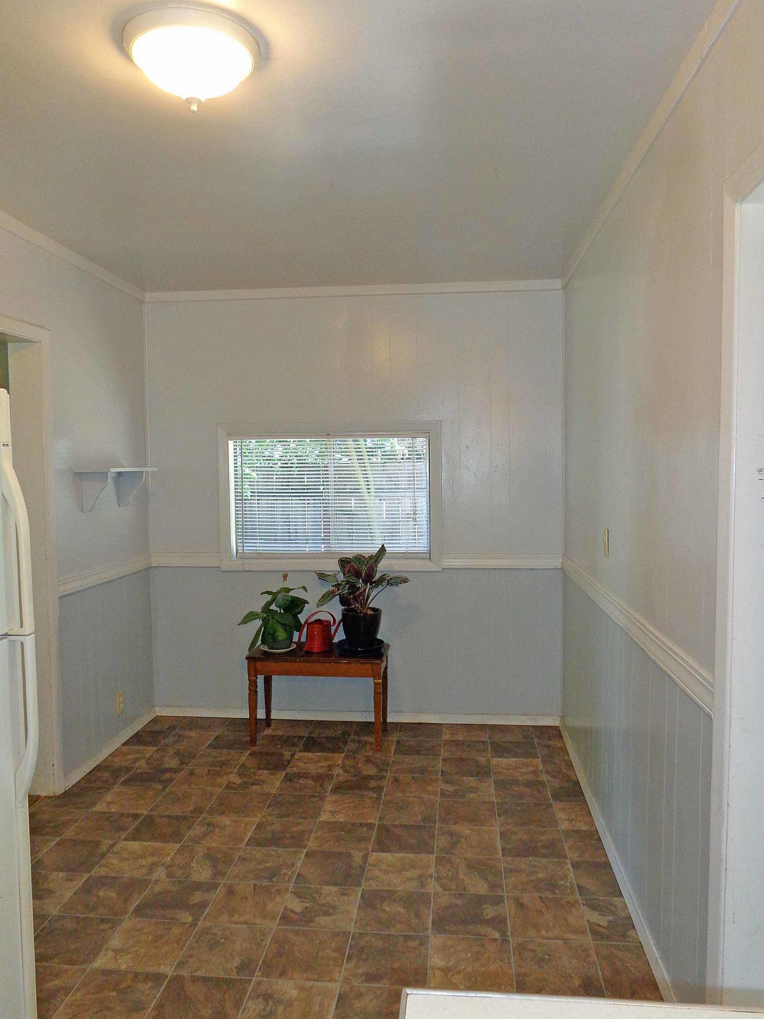 1358 Thomas Road Medford, OR 97501 - Photo 7 of 17 13