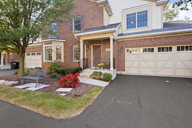 $525,000 | 1205 Charleston Court, Unit 1205, Willowbrook, IL 60527