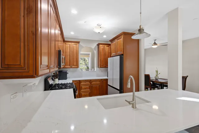 $525,000 | 1205 Charleston Court, Unit 1205, Willowbrook, IL 60527