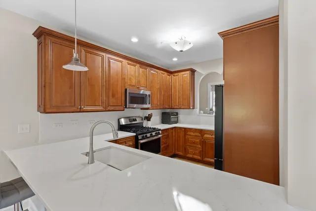 $525,000 | 1205 Charleston Court, Unit 1205, Willowbrook, IL 60527