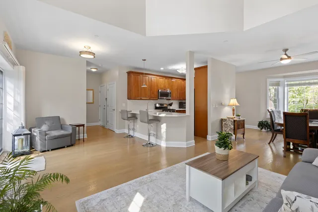 $525,000 | 1205 Charleston Court, Unit 1205, Willowbrook, IL 60527