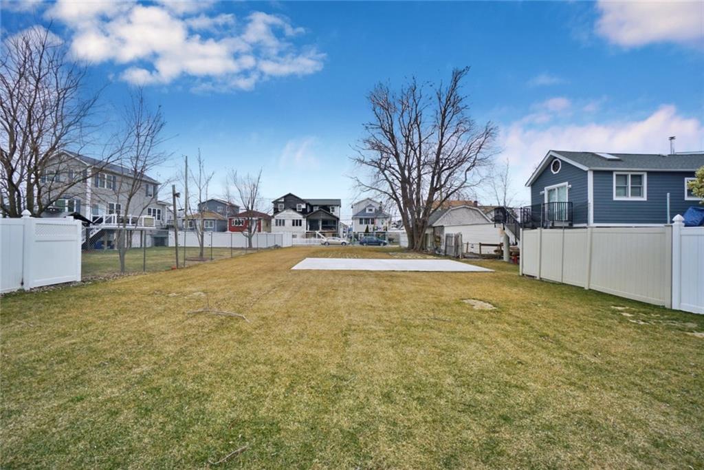 807 Walton Road Queens, NY 11693 - Photo 3 of 27