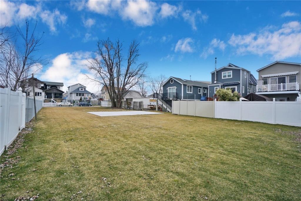 807 Walton Road Queens, NY 11693 - Photo 4 of 27