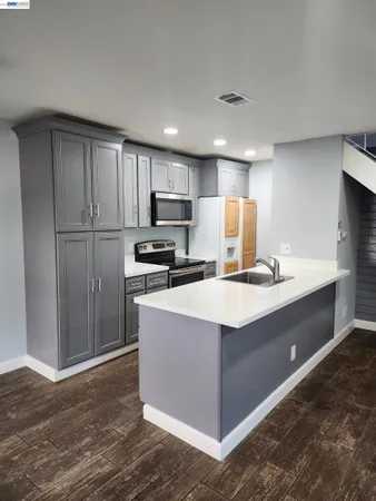 $1,300 | 4985 North Holt Avenue, Unit 101, Fresno, CA 93705
