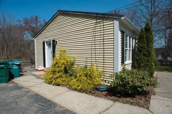 $395,000 | 59 Carney Street, Uxbridge, MA 01569