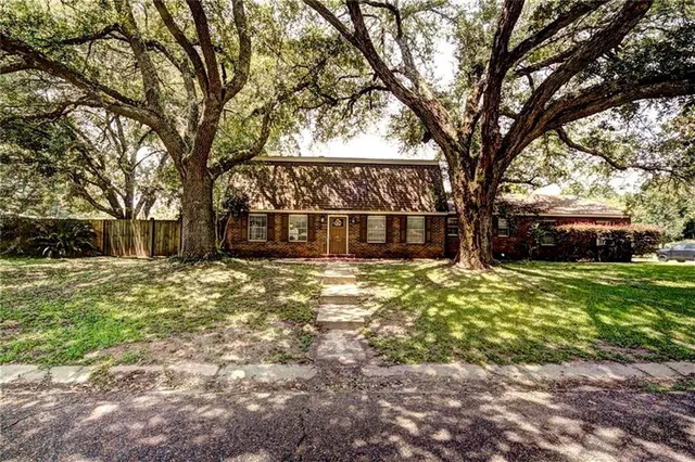 $260,000 | 300 East 7th Street, Natchitoches, LA 71457