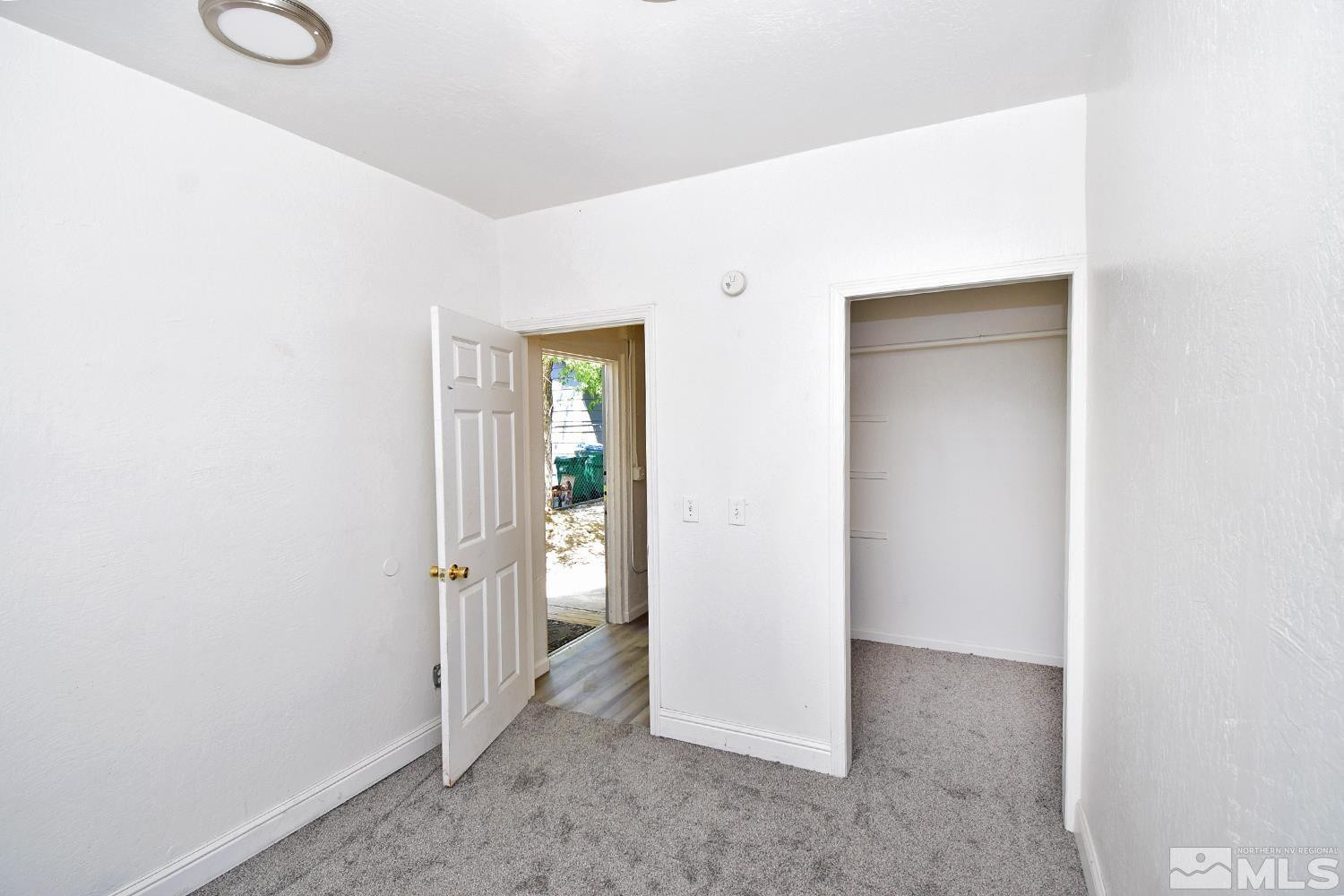 486 Highland Avenue Reno, NV 89512 - Photo 23 of 33 a view of a hallway with closet