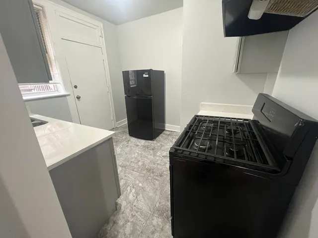 $1,300 | 6802 South Clyde Avenue, Unit 2, Chicago, IL 60649