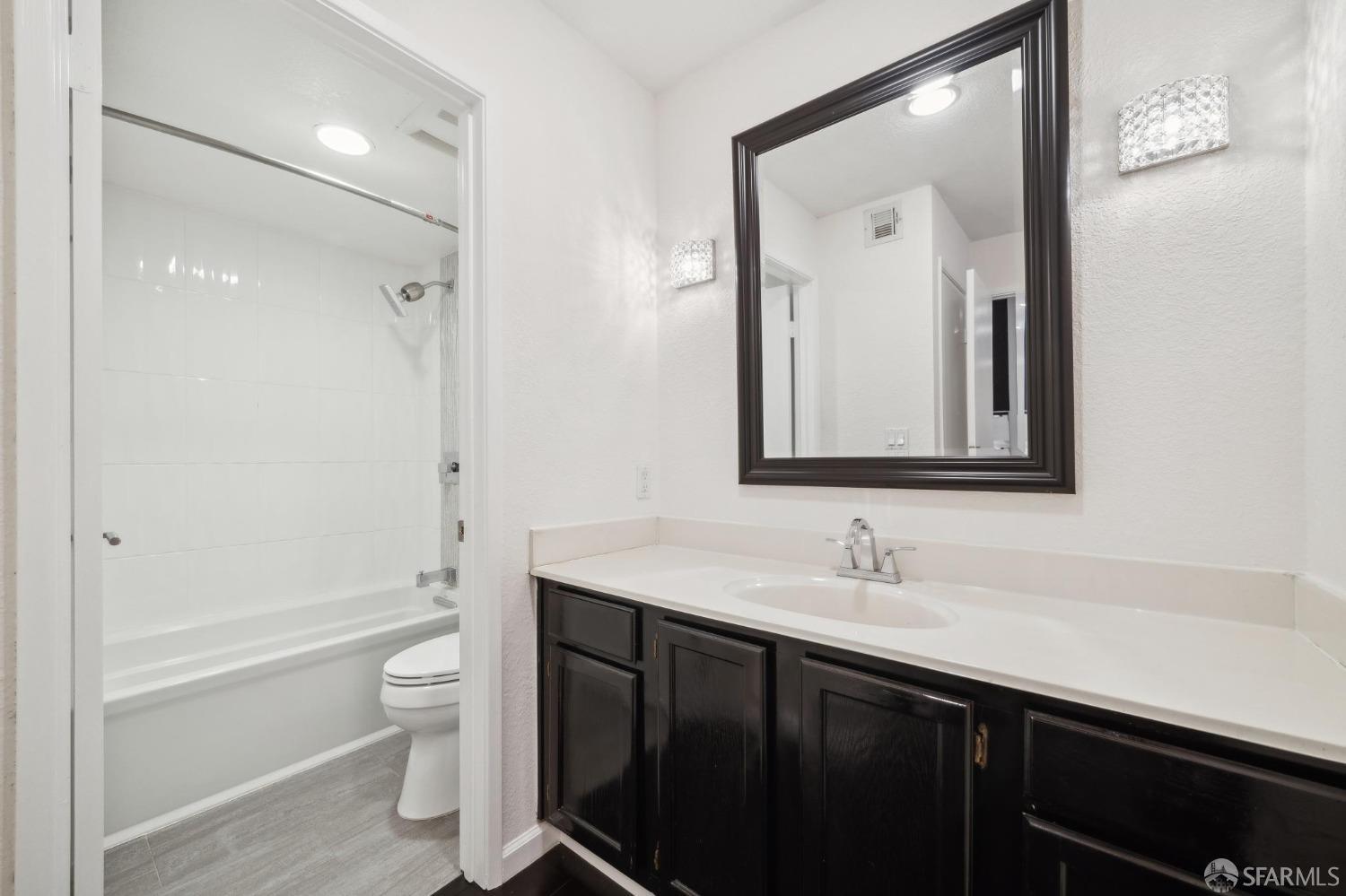 660 Canyon Oaks Drive, Unit E Oakland, CA 94605 - Photo 15 of 28