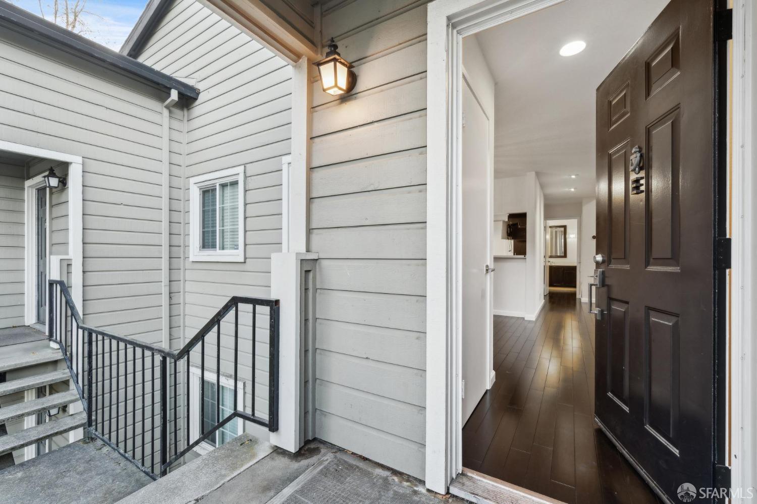 660 Canyon Oaks Drive, Unit E Oakland, CA 94605 - Photo 2 of 28