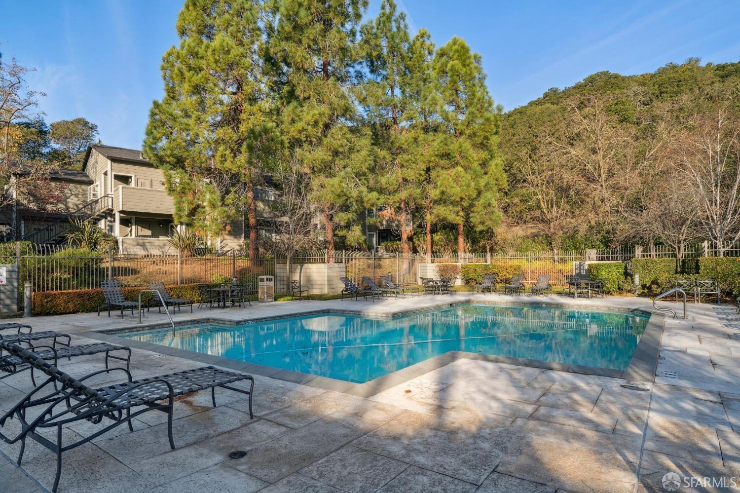 660 Canyon Oaks Drive, Unit E Oakland, CA 94605 - Photo 26 of 28