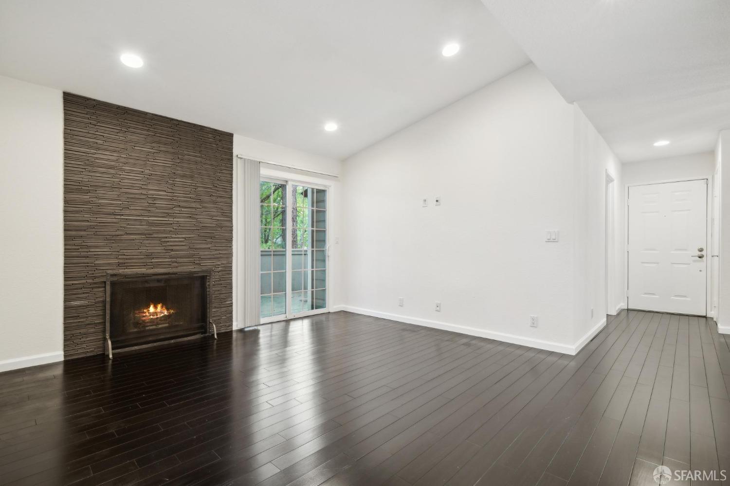 660 Canyon Oaks Drive, Unit E Oakland, CA 94605 - Photo 3 of 28