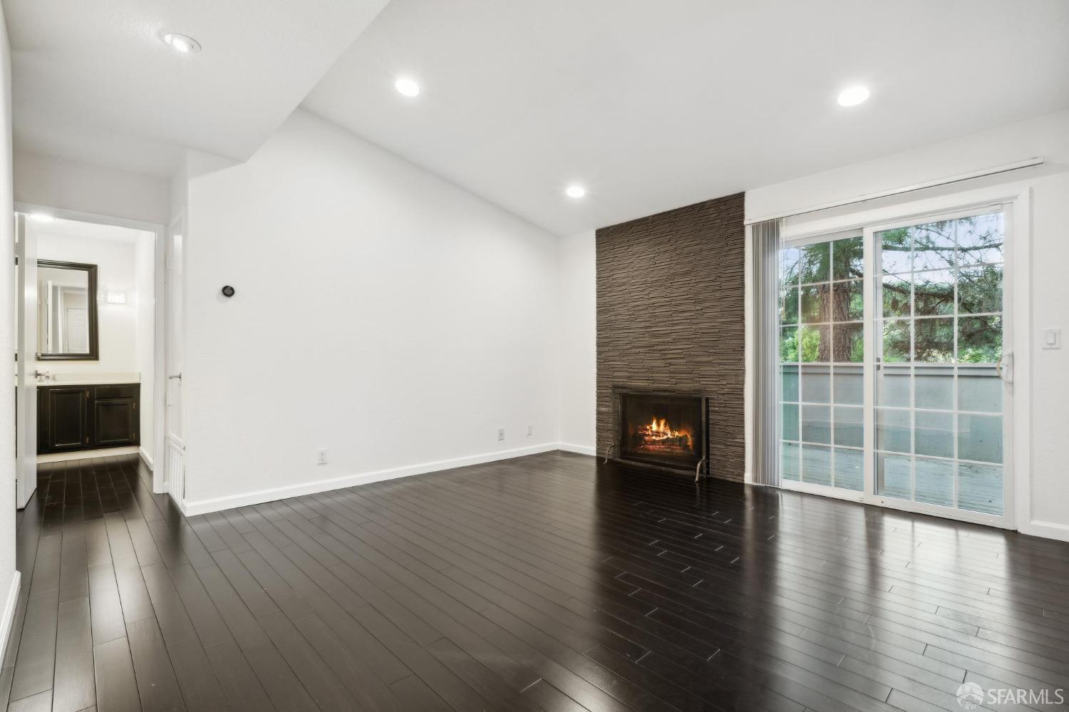 660 Canyon Oaks Drive, Unit E Oakland, CA 94605 - Photo 4 of 28