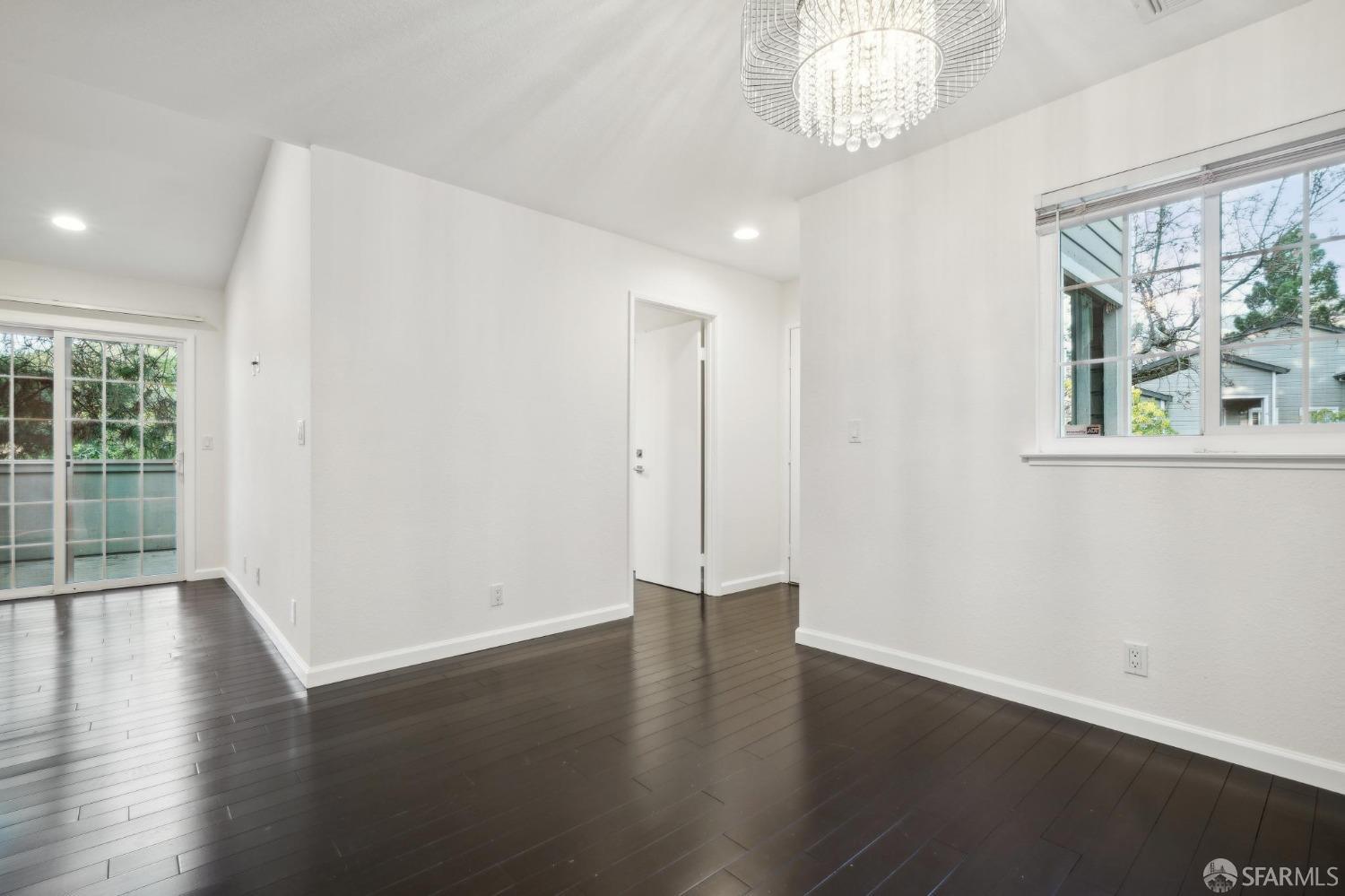 660 Canyon Oaks Drive, Unit E Oakland, CA 94605 - Photo 6 of 28