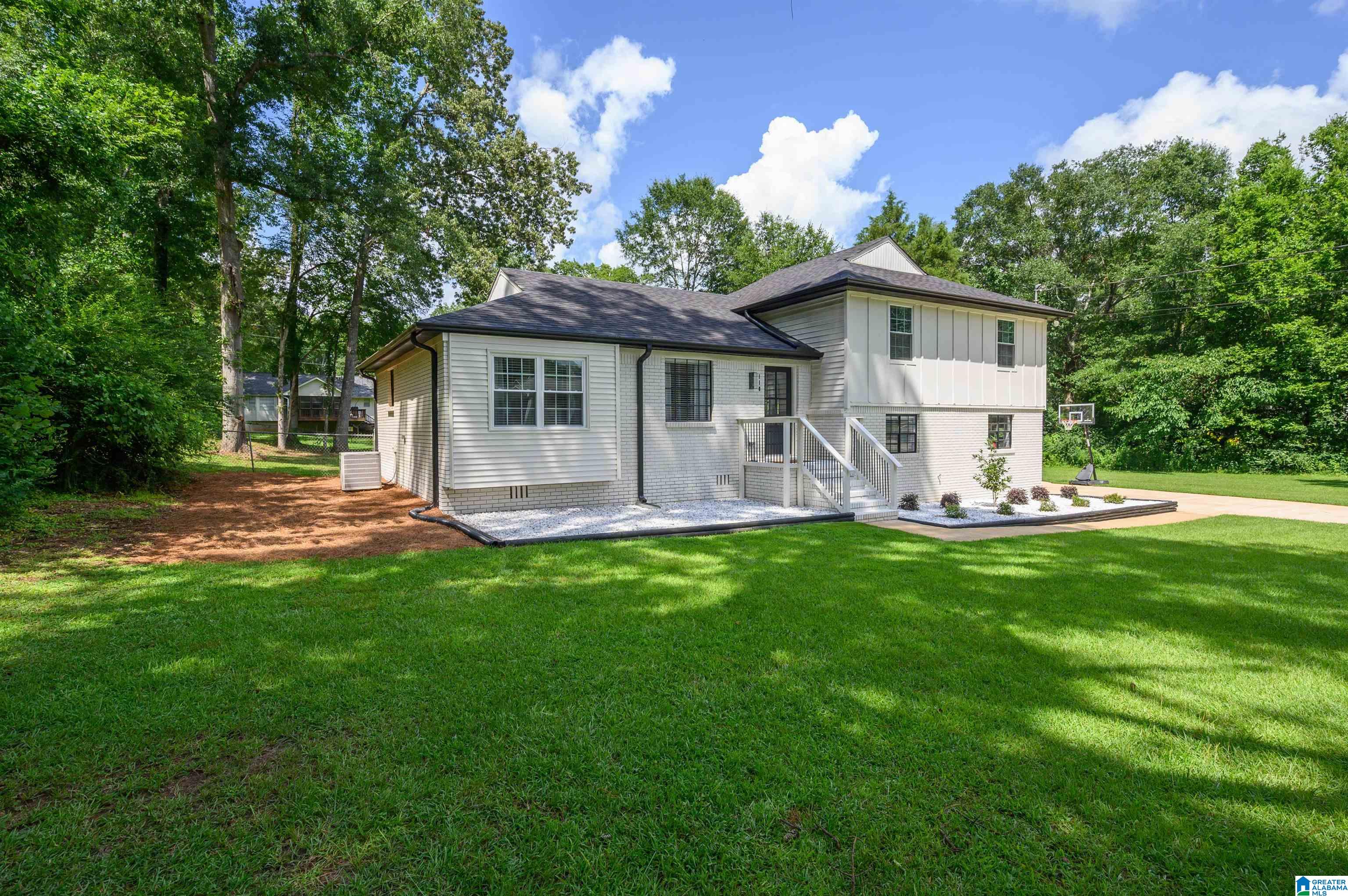 110 Hickory Street Alabaster, AL 35114 - Photo 2 of 39 Gallery Image 2