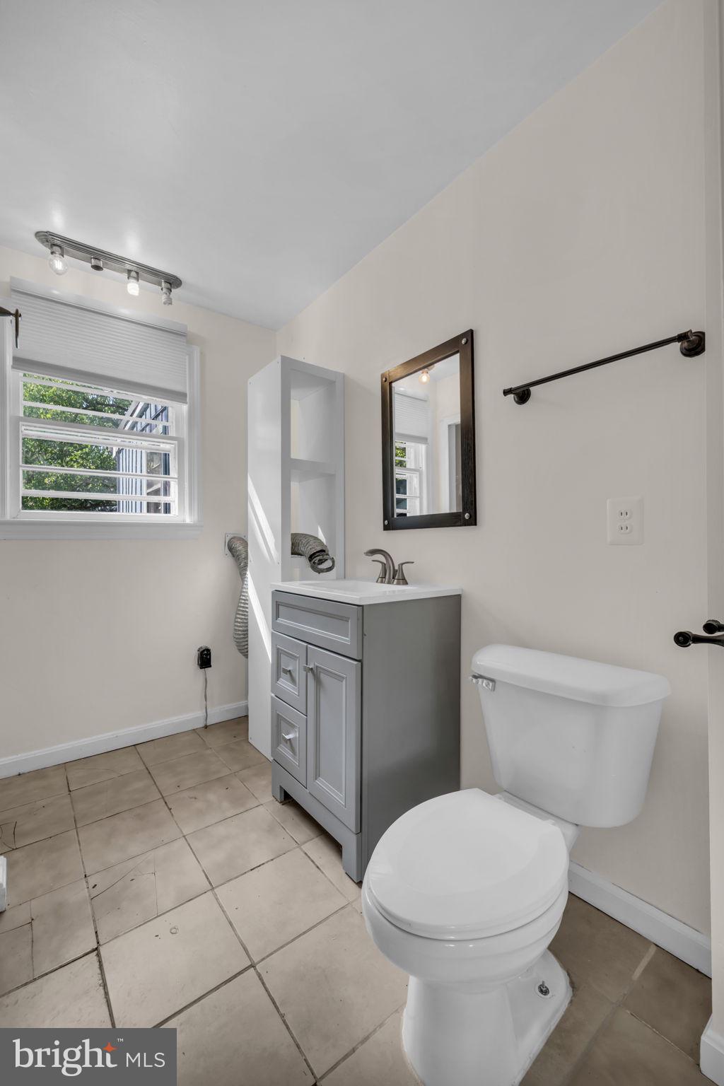 8106 Fort Hunt Road Alexandria, VA 22308 - Photo 26 of 34 Bright and modern bathroom retreat.