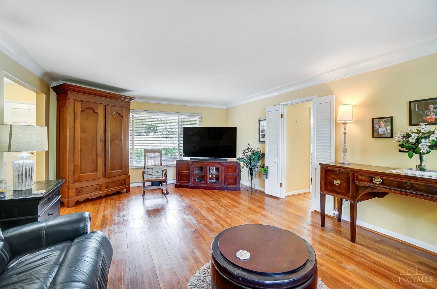 1881 Linneman Road Cincinnati, OH 45238 - Photo 8 of 51