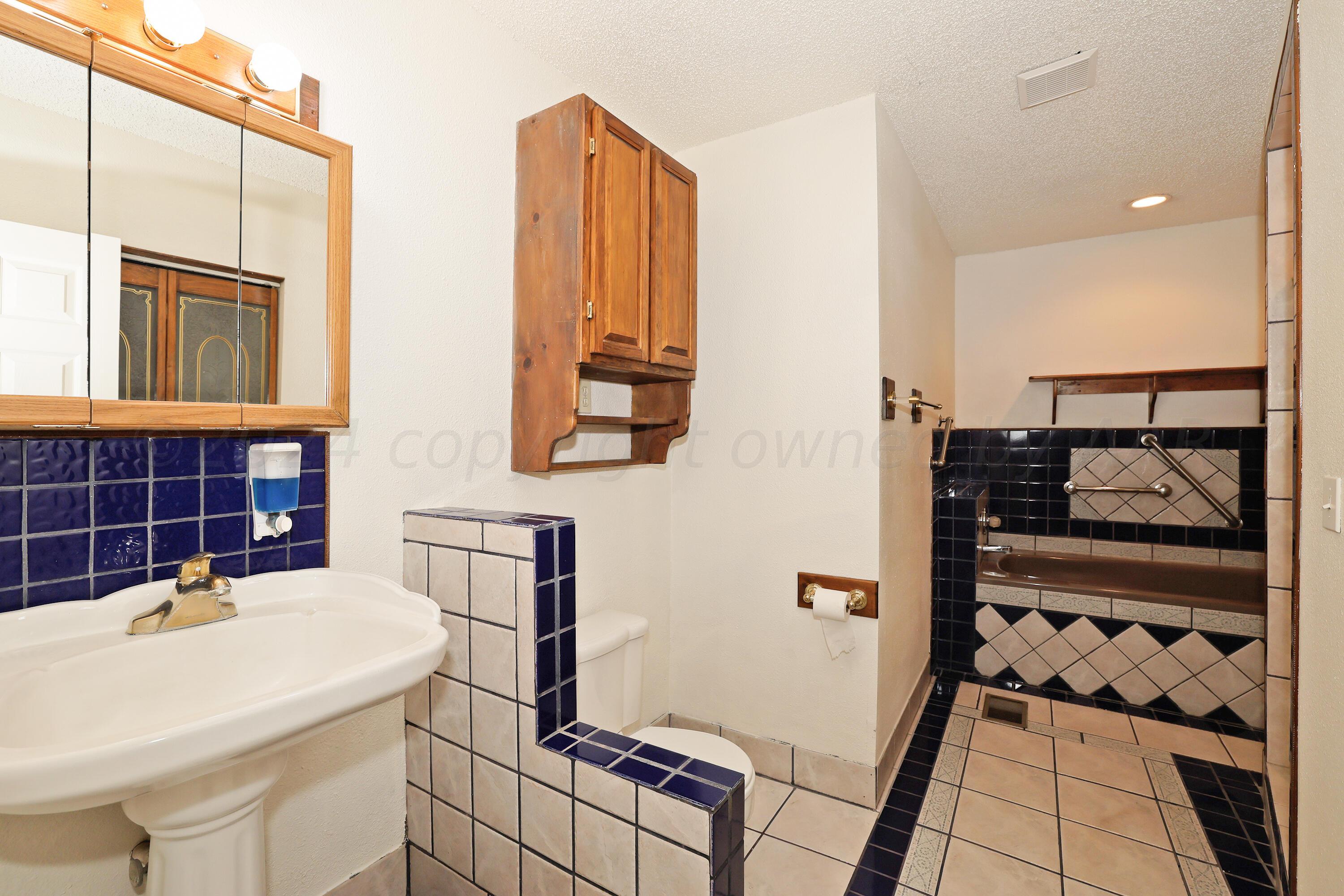 4045 South Fm 1258 (pullman) Amarillo, TX 79111 - Photo 24 of 45 Master Bath