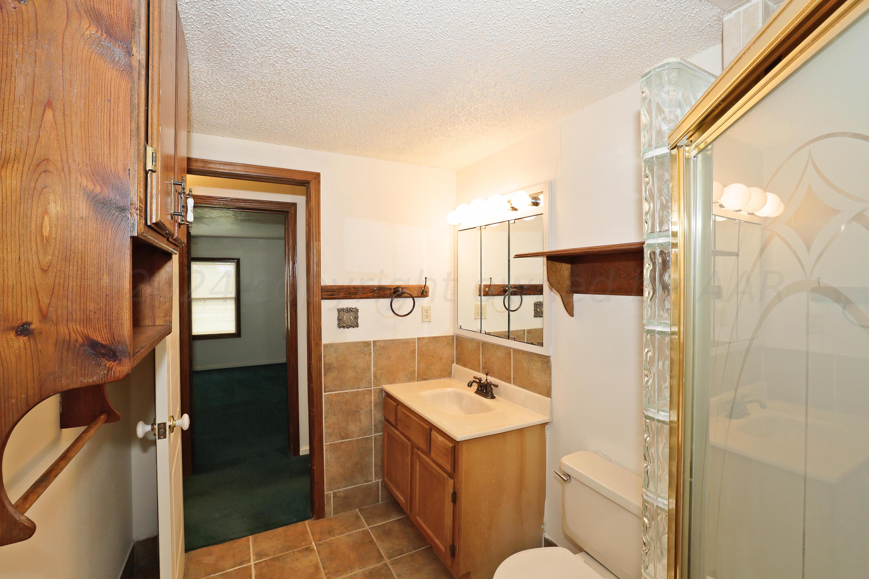 4045 South Fm 1258 (pullman) Amarillo, TX 79111 - Photo 36 of 45 Bathroom by 2nd Bedroom2