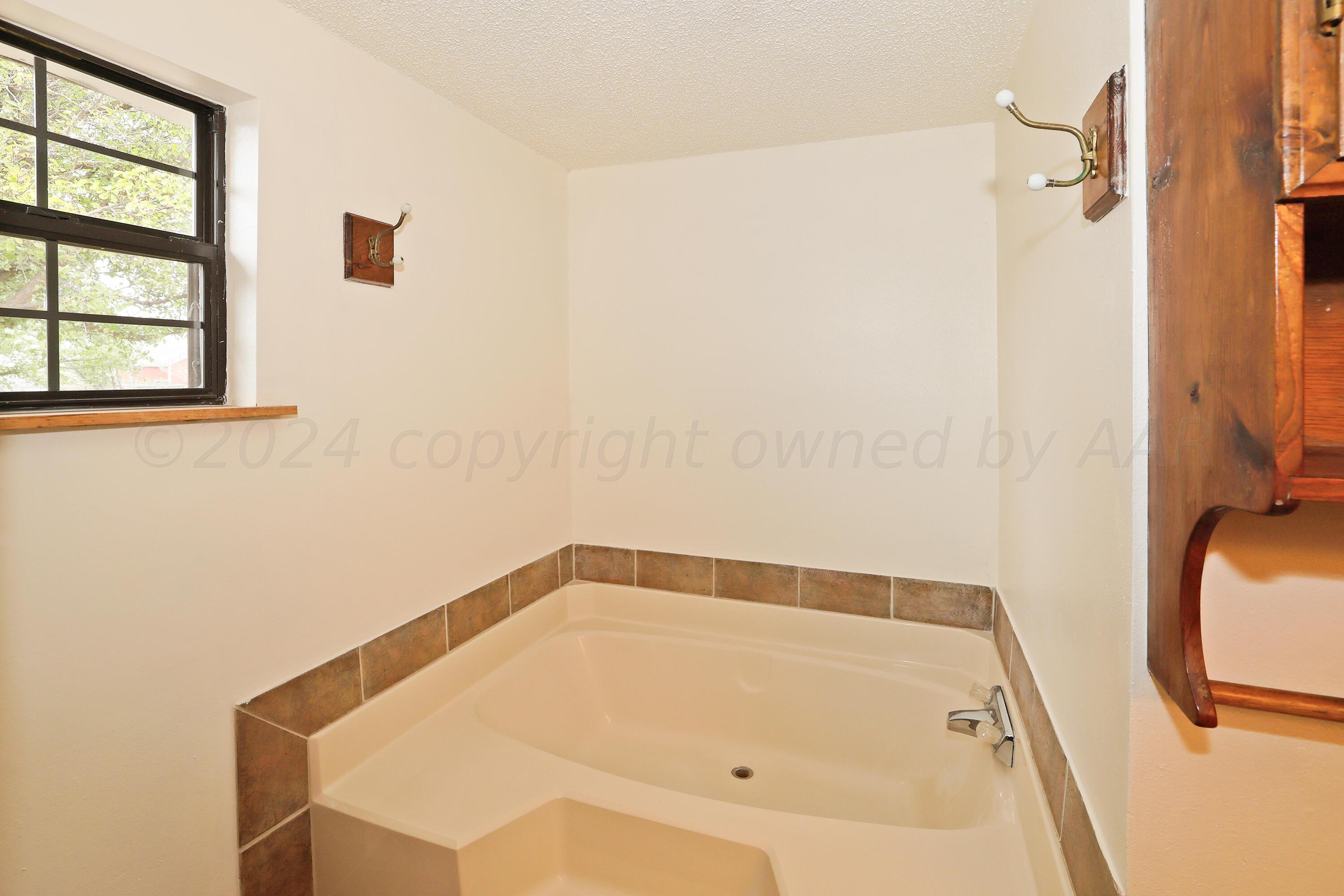 4045 South Fm 1258 (pullman) Amarillo, TX 79111 - Photo 37 of 45 Bathroom by 2nd Bedroom3