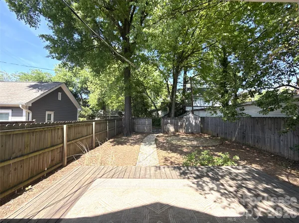 $3,000 | 421 Hawthorne Lane, Charlotte, NC 28204