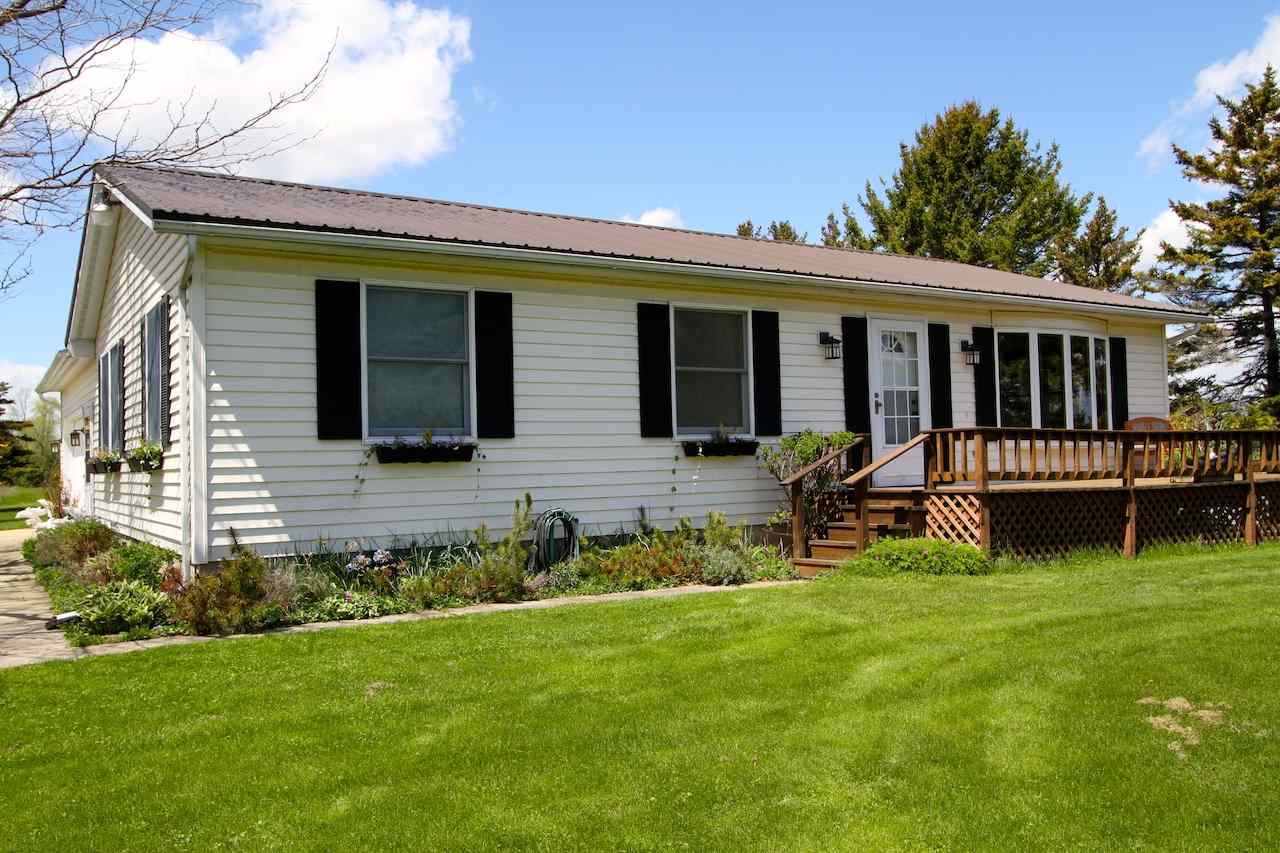 4393 Lakeshore Road Deckerville, MI 48427 - Photo 2 of 39 31381140-1.JPG