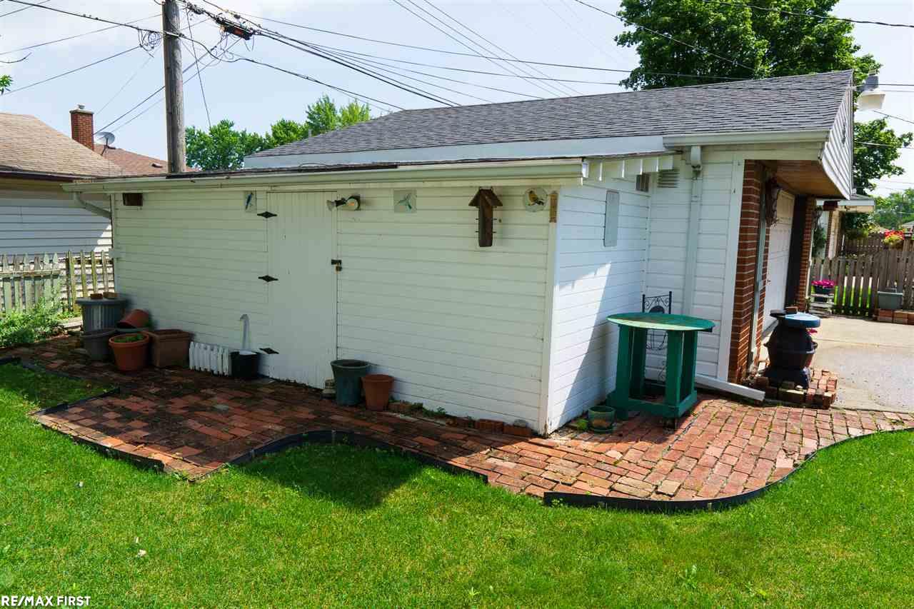 18545 Stephens Eastpointe, MI 48021 - Photo 9 of 29 Gallery Image 9