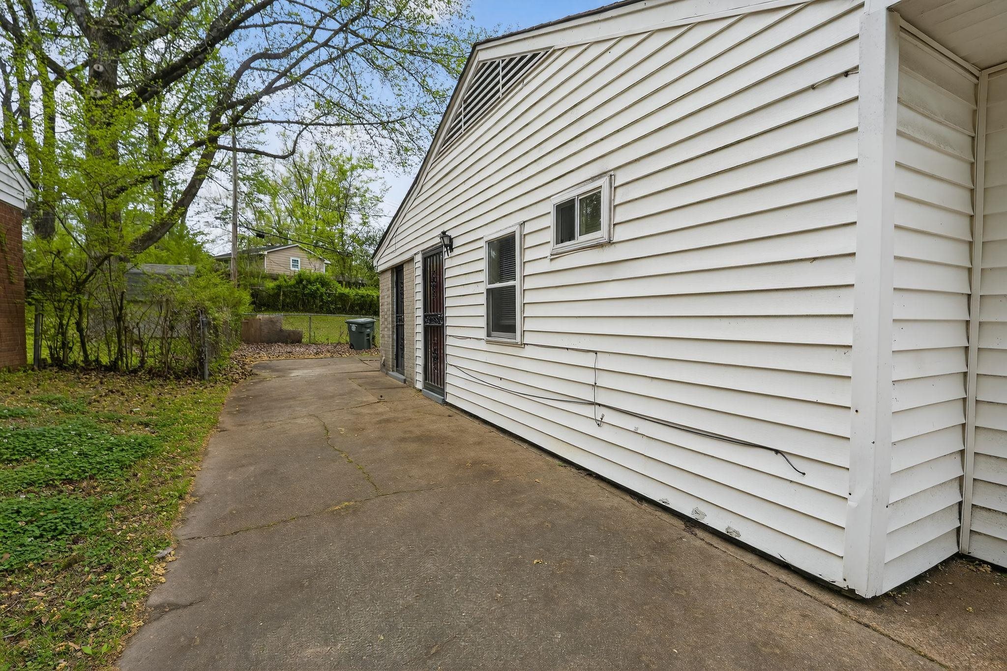 3741 Ridgemont Road Memphis, TN 38128 - Photo 4 of 32 View of property exterior