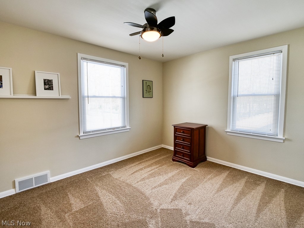 3844 Severn Road Cleveland Heights, OH 44118 - Photo 27 of 35 Third bedroom a pleasant, immaculate sleeping room with newer blinds, light fixture and window blinds.