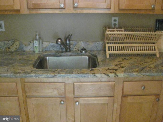 1122 Kevin Road Baltimore, MD 21229 - Photo 8 of 14 Nice granite countertop