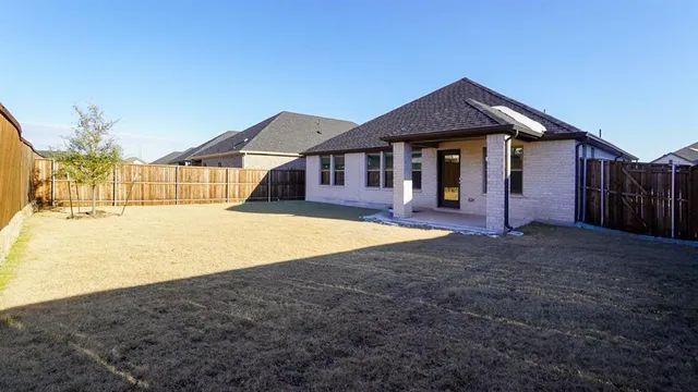 $2,400 | 465 Chase Creek Drive, Lavon, TX 75166